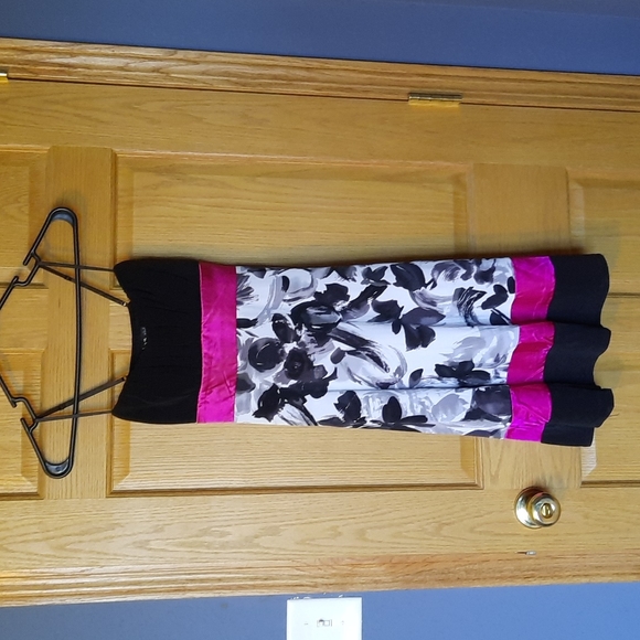 Beautiful Dress - Picture 1 of 3